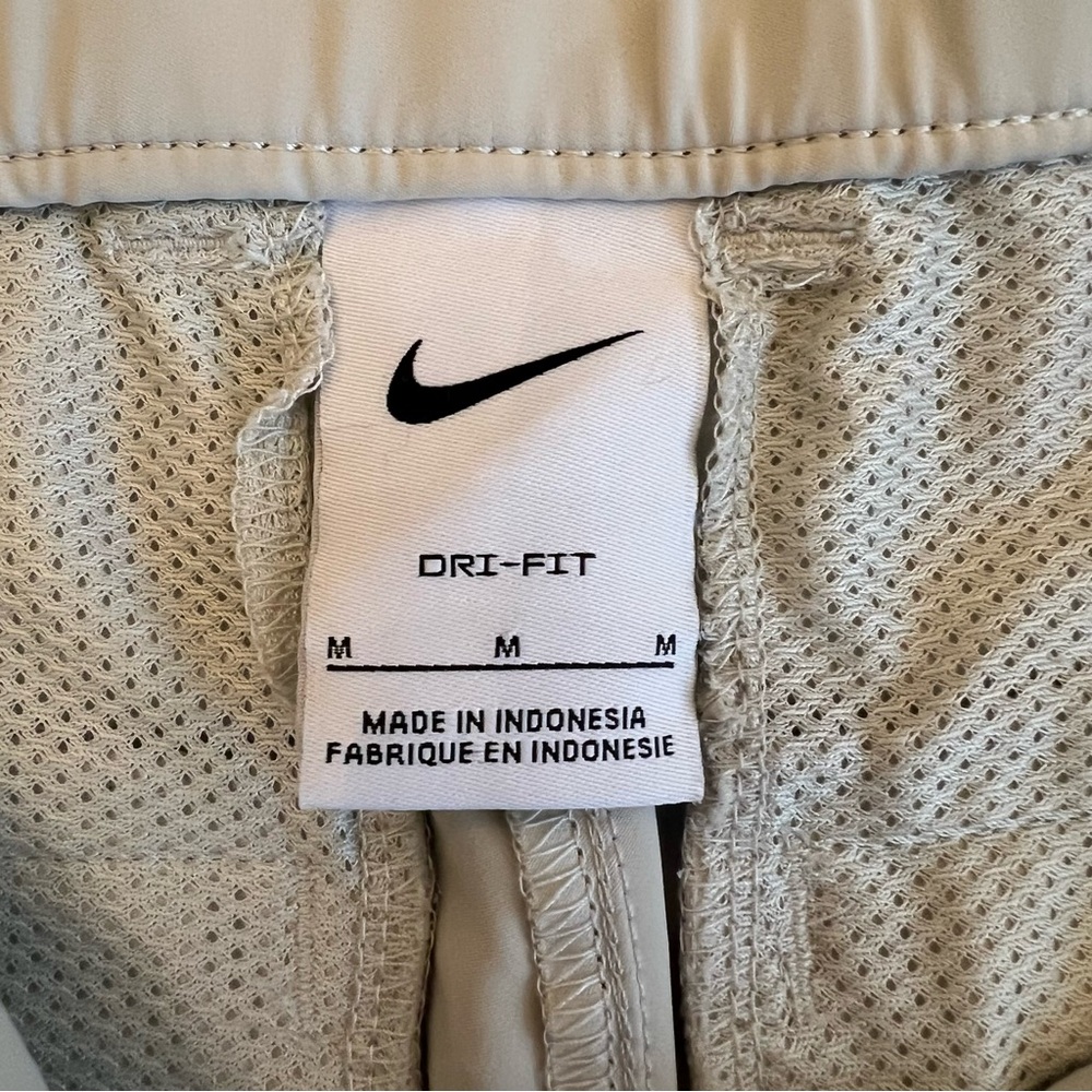 Nike Women's Dri-fit Golf Shorts - Picture 4 of 5